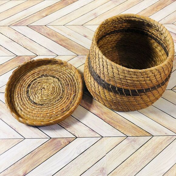 Small Mexican Woven Basket with Lid - Picture 2 of 6